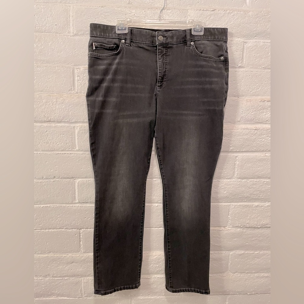 Chaps Black Stretch Jeans, straight leg, zip & button, slimming fit, sz 16